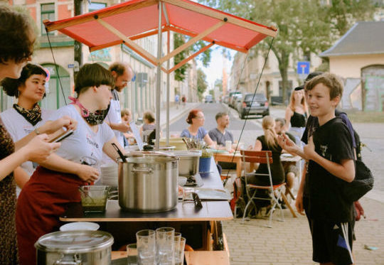 Zur Tonne on tour: Platz nehmen im Café Gemüsetorte